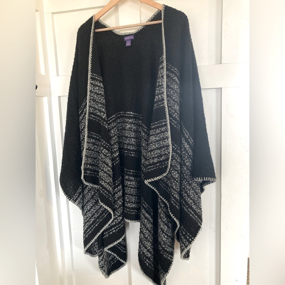 MADDEN Girl OS poncho wrap shrug